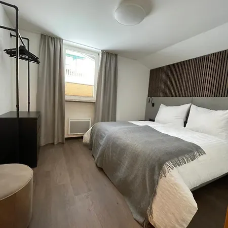 121a - 2-3 Appartement *